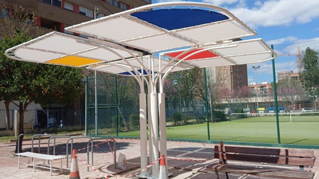 La Fundación Deportiva Municipal instala 200 sombrajes en  29 instalaciones deportivas municipales de la ciudad