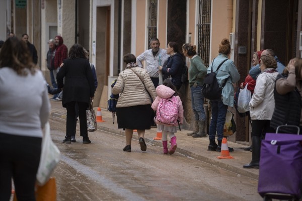 Ampa del CEIP l'Horta de Paiporta pide una solución al retraso del transporte a València