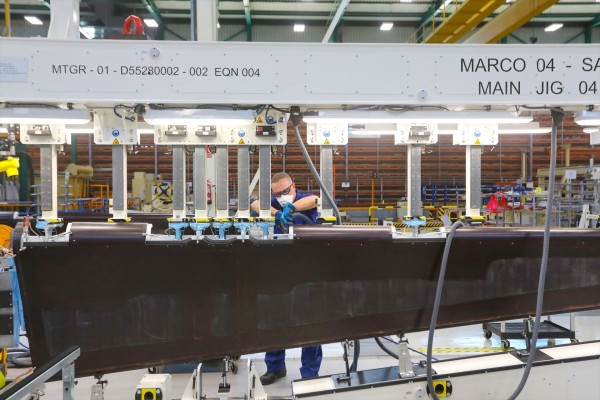 La producción industrial baja un 3,3% en febrero en la Comunitat, 0,9 puntos más que la media nacional
