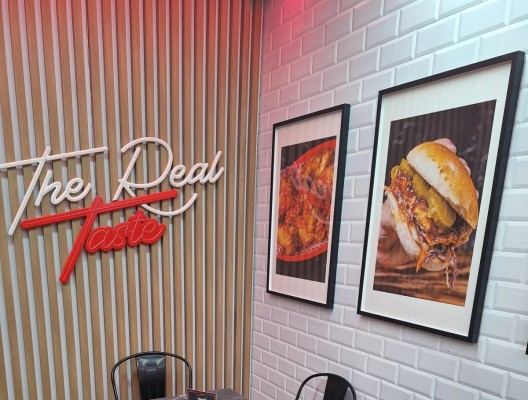 El Thader se suma a la moda del pollo frito: Chiken Uncles abre este viernes y repartirá 1.000 hamburguesas gratis