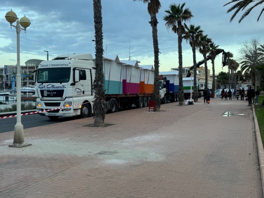 El Puerto autoriza la instalación de los puestos de los 'hippies' durante un máximo de un año