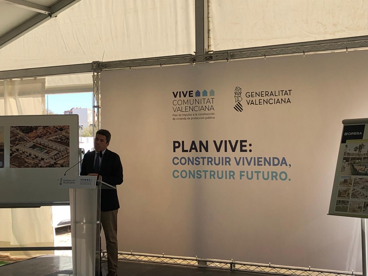 El jefe del Consell, Carlos Mazón, en el inicio de obras de una promoción del Plan Vive en Rabasa, en Alicante. - El jefe del Consell, Carlos Mazón, en el inicio de obras de una promoción del Plan Vive en Rabasa, en Alicante.