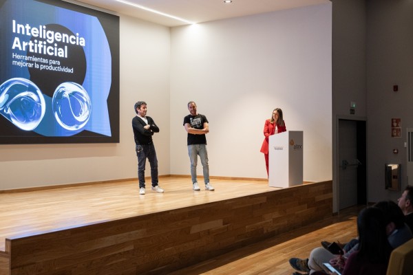 Los empresarios se acercan a la IA en Alcoy: desde aumentar la productividad a ganar y fidelizar clientes