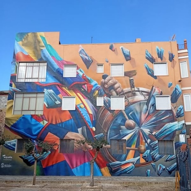 Un impresionante mural plasma la fuerza y el colorido de los Tambores de Moratalla en Semana Santa