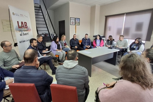 Millores zones verdes i mobilitat: Vila-real es reuneix amb els veïns del districte Botànic Calduch