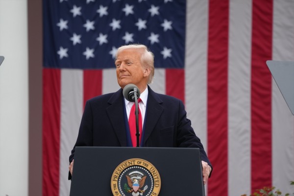 Trump confirma negociaciones con Vietnam para rebajar aranceles y los fabricantes de zapatillas lo celebran
