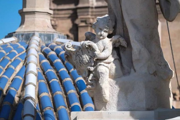 La fachada de la Catedral como nunca la habías visto antes: un libro descubre sus secretos y cómo fue su restauración