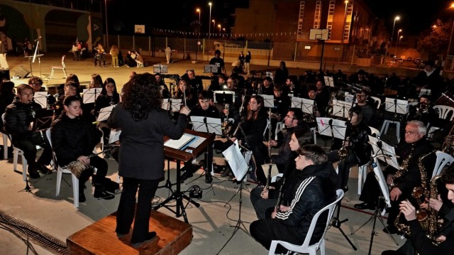 Gran acogida del espectáculo solidario 'Tributo a los Jóvenes Voluntarios de la Dana'