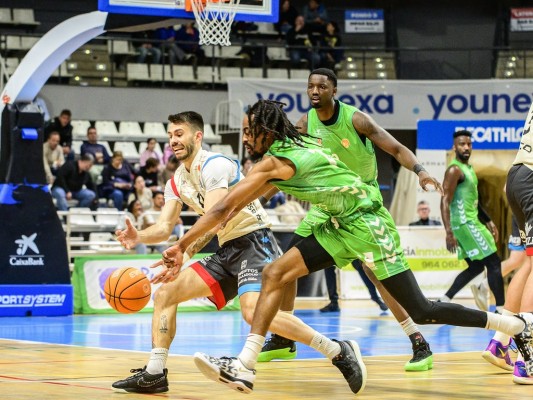 El Amics Castelló ve lejos la permanencia tras cosechar otra derrota contra el Valladolid