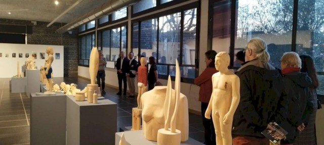 El escultor valenciano Antonio Samo viaja con sus esculturas a Angers