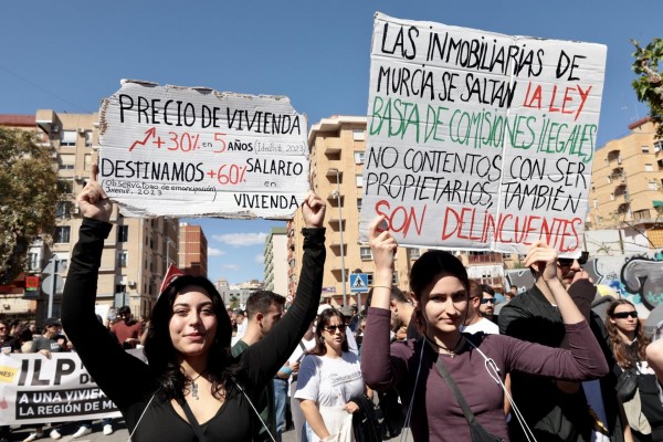 Medio millar de personas reclaman en Murcia que la vivienda sea 