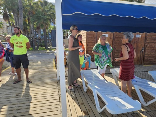 Oropesa instala pasarelas y duchas con el objetivo de acondicionar sus playas para la temporada alta