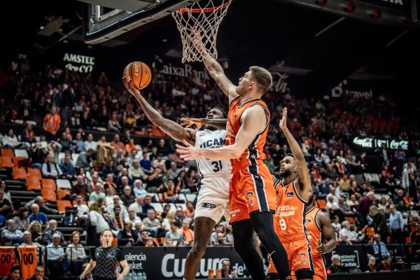 El UCAM CB vuelve a asaltar la Fonteta con su versión de equipo seguro de sí mismo que muestra fuera de casa