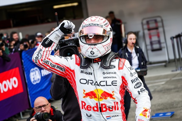 Verstappen doma a los McLaren en Suzuka y Alonso y Sainz terminan fuera de los puntos