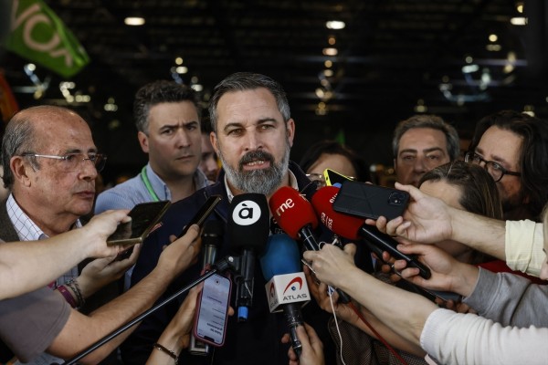 Abascal avisa al PP de que serán 