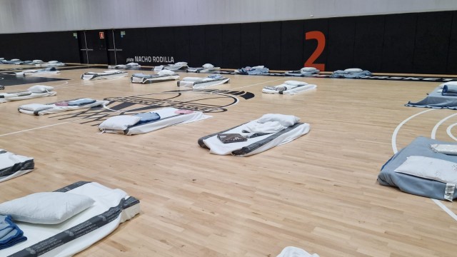 Las instalaciones del Valencia Basket acogen a 300 personas
