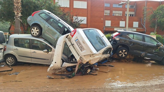 Los alcaldes de l'Horta, destrozados tras los efectos de la Dana: 