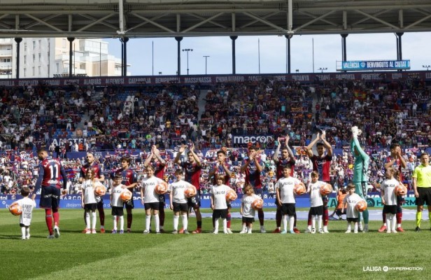 La afición del Levante se engancha: récord ante el Racing con 20.440 espectadores