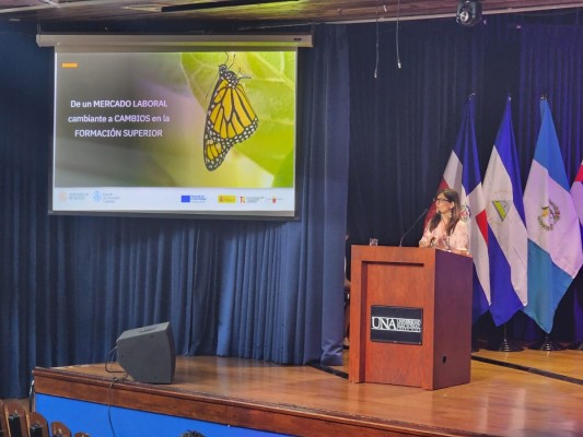 La vicerrectora de Formación Continua de la UMU, Vanesa Valero, nueva asesora del Consejo Superior Universitario Centroamericano