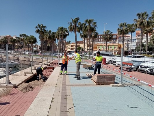 Comienzas las reparaciones del puerto pesquero de Águilas tras el temporal 