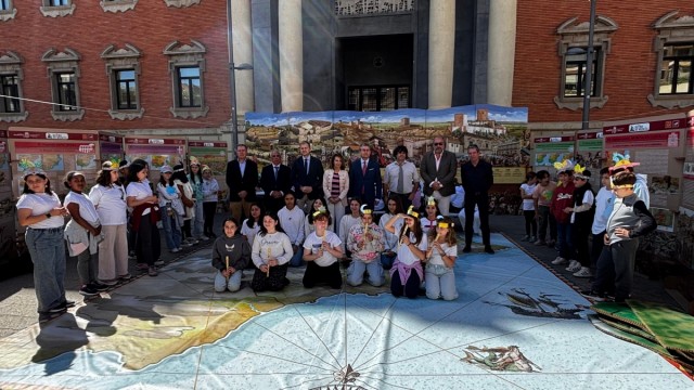 Una exposición itinerante transporta a Murcia a través de su historia con un recorrido visual