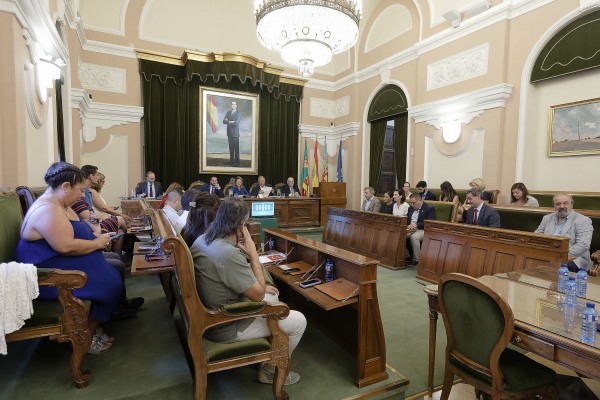 Castelló aplaza el pleno por la catástrofe de Valencia: las banderas ondearán a media asta