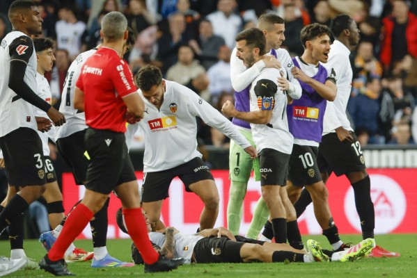 El Valencia CF tira de su 'experiencia' para salir del pozo