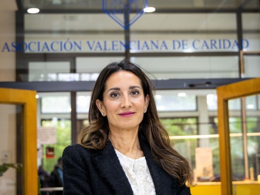 Elena Sánchez Calvo, primera mujer que asume la presidencia de Casa Caridad