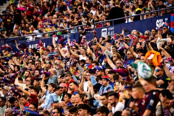 La afición del Levante dispone de 488 entradas a 20 euros para la visita al Córdoba