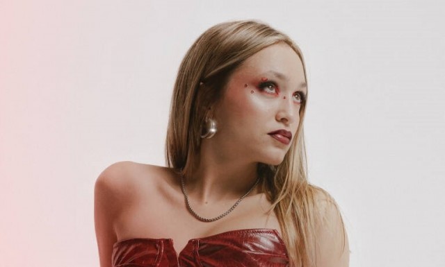 La cantante Abril iniciará en Alicante la gira de su primer disco 