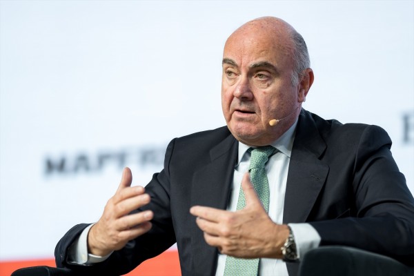 Guindos cree que deberá ser Bruselas la que valore si la intervención del Gobierno en la OPA está justificada