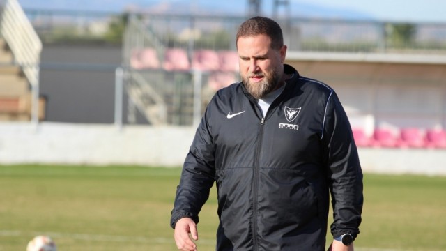 Javi Motos deja de ser entrenador del UCAM CF