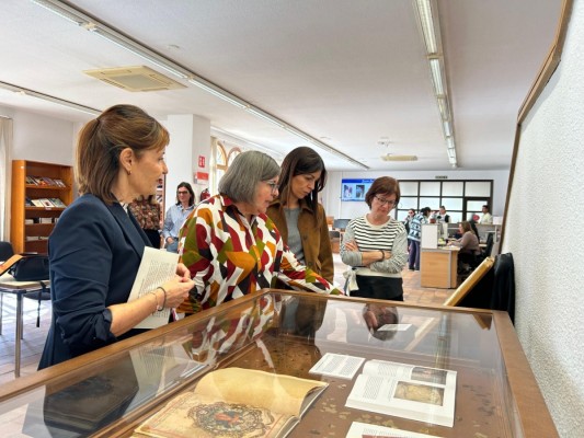 La biblioteca municipal de San José en Elche acoge la exposición 'Imágenes de la Asunción'