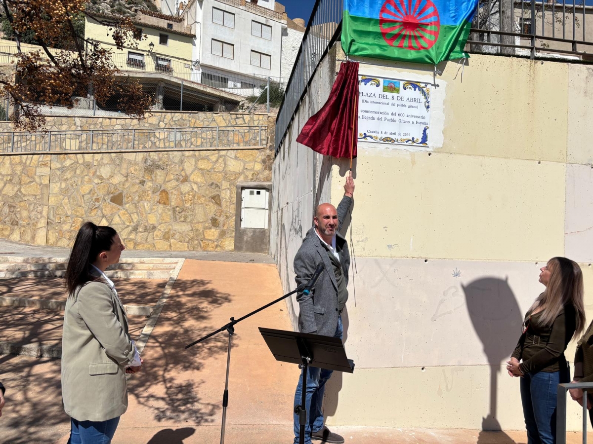 Castalla dedica una plaza al pueblo gitano en el 600 aniversario de su llegada a España