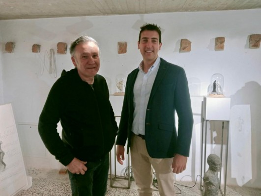 Sobre lo humano y lo divino, en la obra de Nicolás de Maya: el artista expone en Blanca 'Lo invisible en la forma'