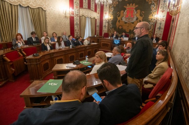 PP y EU, pendientes de un pacto 'in extremis' para subir la basura en Alicante: 15 millones en juego 