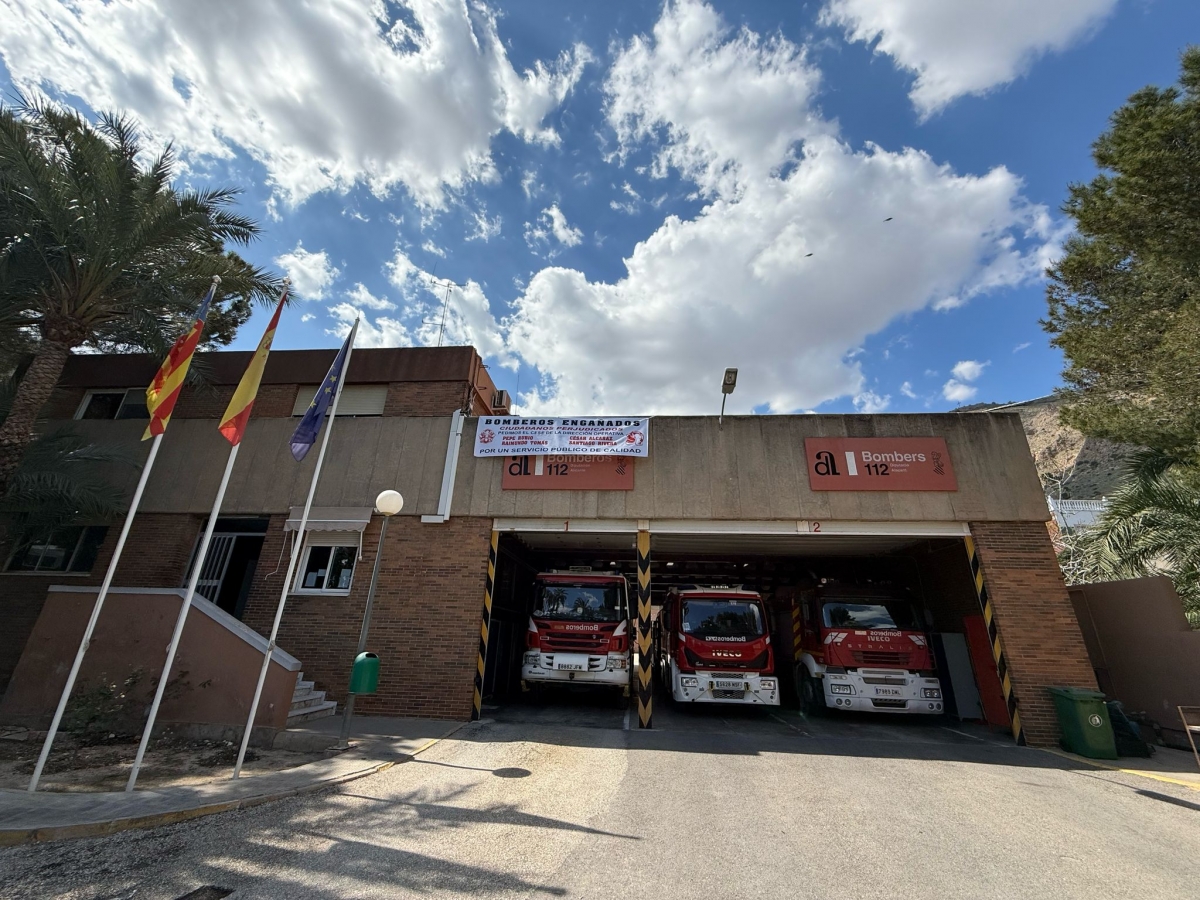 La intervención de Toni Pérez no aplaca las reivindicaciones de los bomberos de la Diputación de Alicante