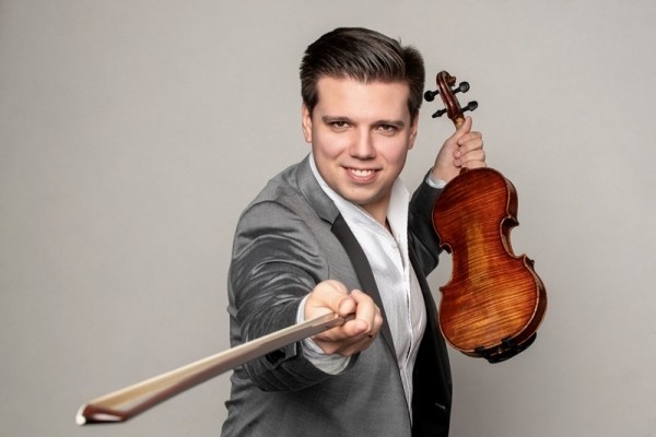El violinista Sergei Dogadin interpreta a Brahms en el Auditorio Regional junto a la ORSM