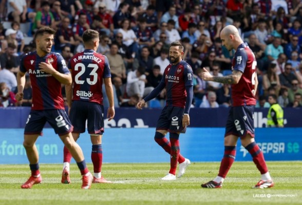 Siete futbolistas del Levante están al borde de la suspensión por acumulación de amarillas