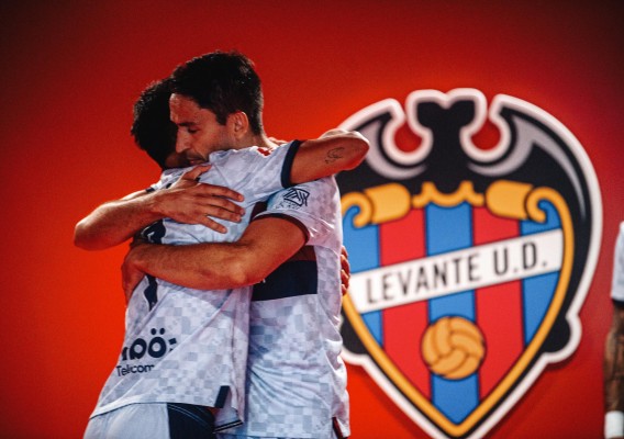 Encaje de bolillos en el calendario del Levante