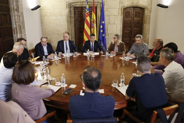 Mazón dice que el tercer turno de bomberos forestales está garantizado de manera efectiva ya
