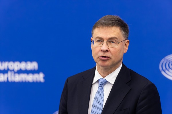 La UE entrega a Ucrania otros 1.000 millones financiados con activos rusos congelados