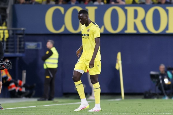 Rubén Uría, segundo entrenador del Villarreal, sancionado dos partidos y Pape Gueye con uno