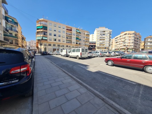 Elda remodela el acerado de la calle La Reina, en el barrio de Las 300, para mejorar la accesibilidad