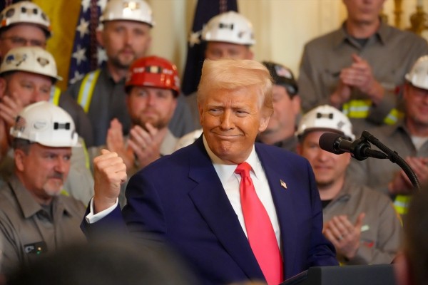 Trump reflexiona sobre la posible aplicación de aranceles a semiconductores