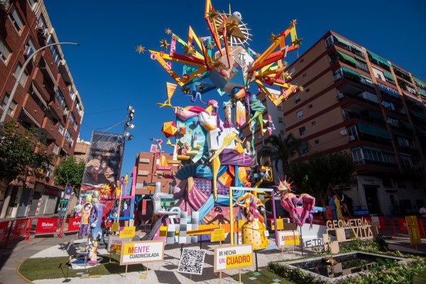 Alicante destina 13.700 € para premiar a hogueras, portadas de barracas, calles adornadas y desfiles