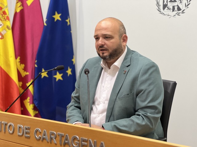 El PSOE culpa al Gobierno de Arroyo del retraso que deja sin chiringuitos las playas de Cartagena en Semana Santa