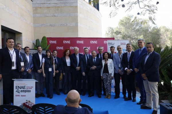 Murcia se vuelca con el empleo: cifras récord en el Foro de ENAE