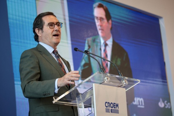 Garamendi pronostica en Murcia reestructuraciones y despidos en las empresas por los aranceles de Estados Unidos