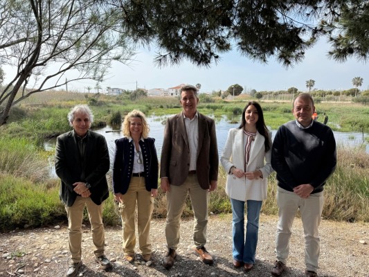 Martínez Mus destaca el valor de la riqueza natural de la Comunitat en el Prat de Cabanes-Torreblanca